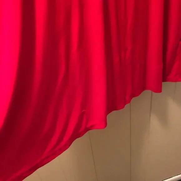 Simple and elegant red dress - Picture 3 of 5